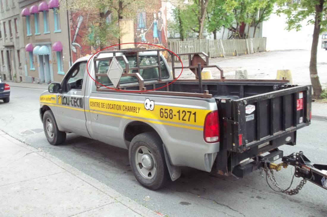 Commercial motor vehicle with headache rack