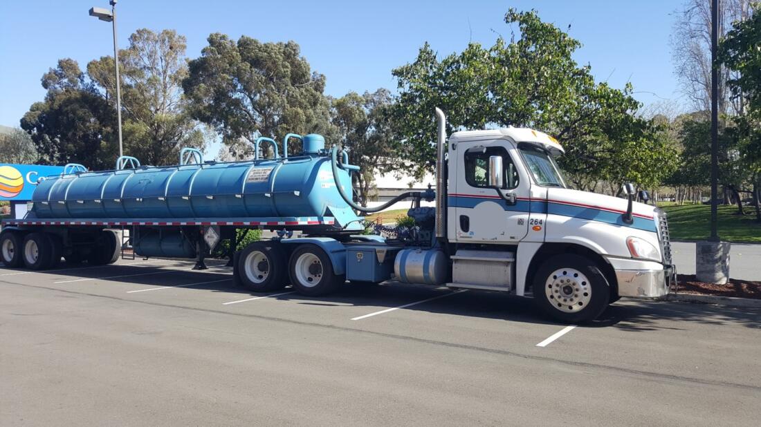 cargo tank motor vehicle